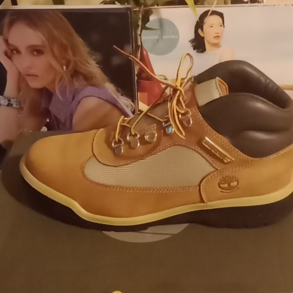 Timberland chucka.  [PRE-LOVED] - Picture 4 of 10